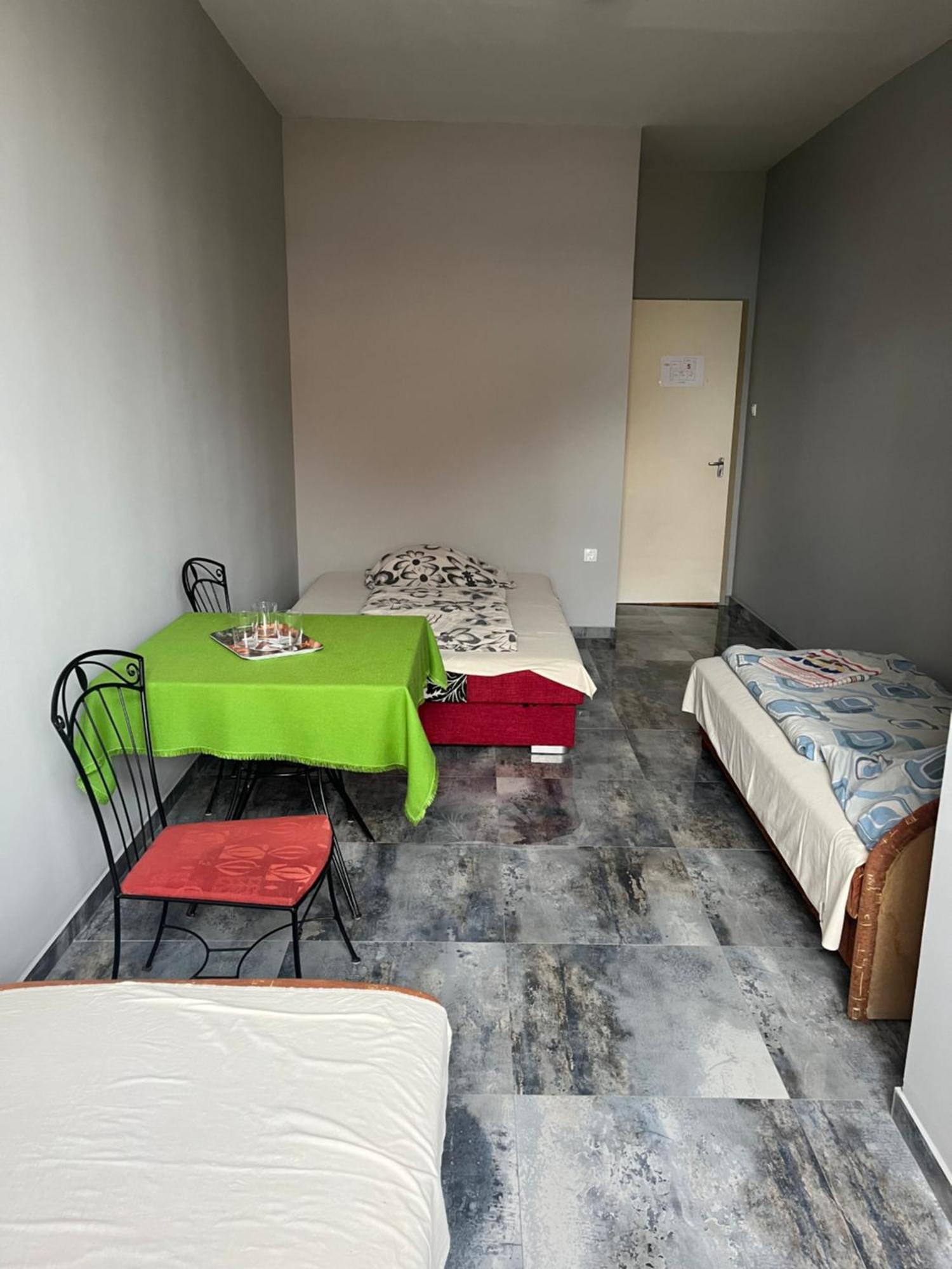 Lilla Motel เฮกเยชฮาโลม ภายนอก รูปภาพ
