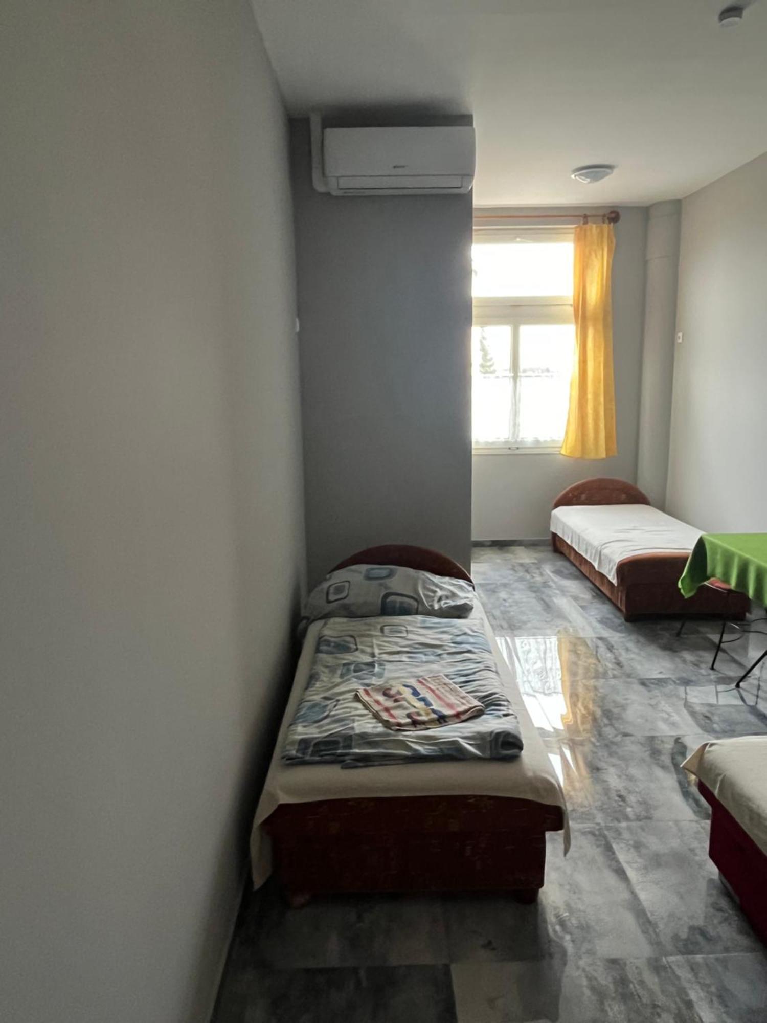 Lilla Motel เฮกเยชฮาโลม ภายนอก รูปภาพ